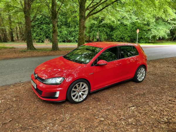 Volkswagen Golf Hatchback, Diesel, 2016, Red