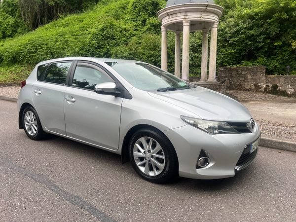 Toyota Auris Hatchback, Diesel, 2014, Silver