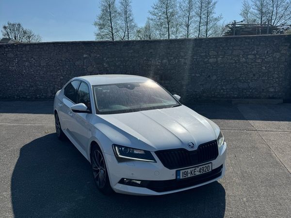 Skoda Superb Hatchback, Diesel, 2019, White