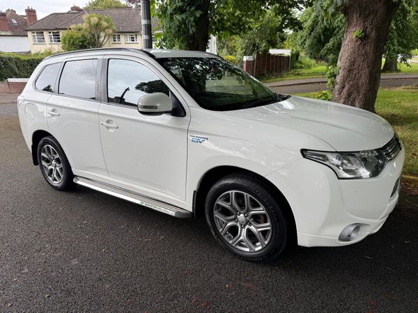 Mitsubishi Outlander SUV, Petrol Plug-in Hybrid, 2015, White
