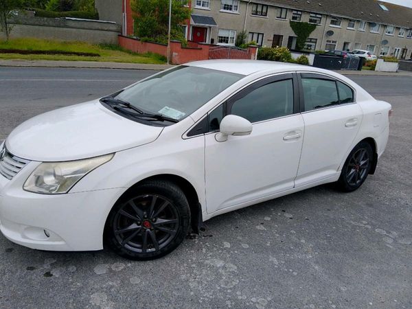 Toyota Avensis Saloon, Petrol, 2011, White