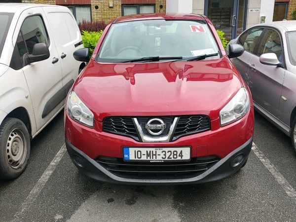 Nissan Qashqai Hatchback, Diesel, 2010, Red