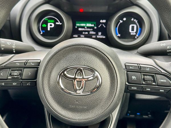 Toyota Yaris Hatchback, Petrol Hybrid, 2020, White