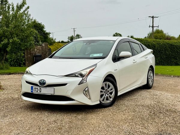 Toyota Prius Hatchback, Petrol Hybrid, 2017, White