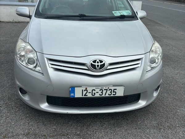 Toyota Auris Hatchback, Diesel, 2012, Silver