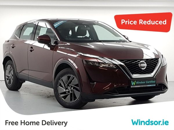 Nissan Qashqai MPV, Petrol Hybrid, 2022, Red