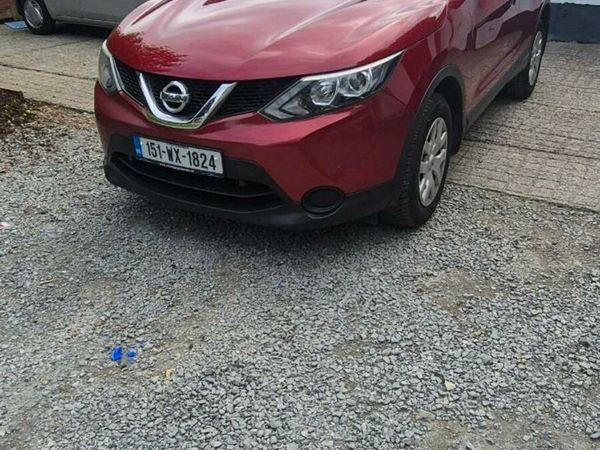 Nissan Qashqai Hatchback, Diesel, 2015, Red