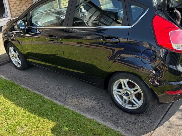 Ford Fiesta Hatchback, Petrol, 2014, Black