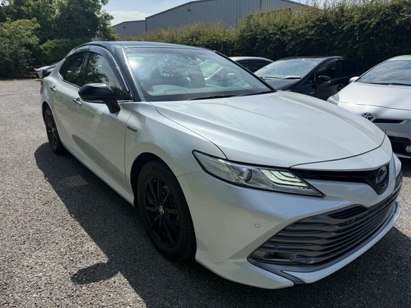Toyota Camry Saloon, Hybrid, 2019, White