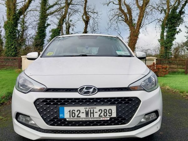 Hyundai i20 Hatchback, Petrol, 2016, White