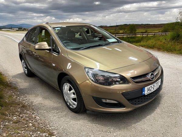 Opel Astra Saloon, Diesel, 2014, Bronze