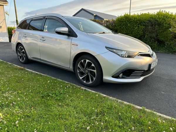 Toyota Auris MPV, Petrol Hybrid, 2017, Silver