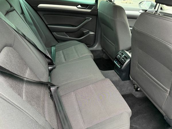 Volkswagen Passat Saloon, Diesel, 2018, Grey
