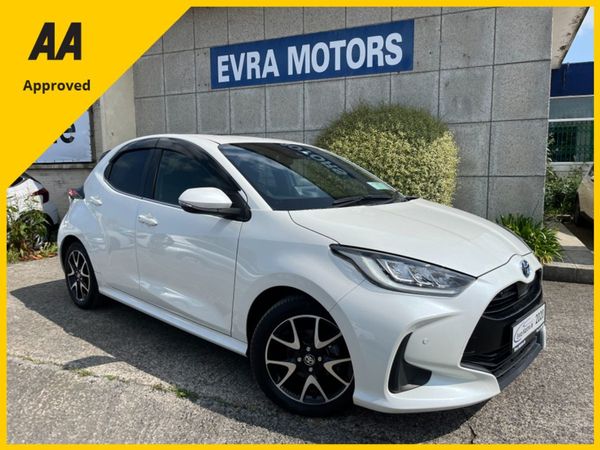 Toyota Yaris Hatchback, Petrol Hybrid, 2020, White