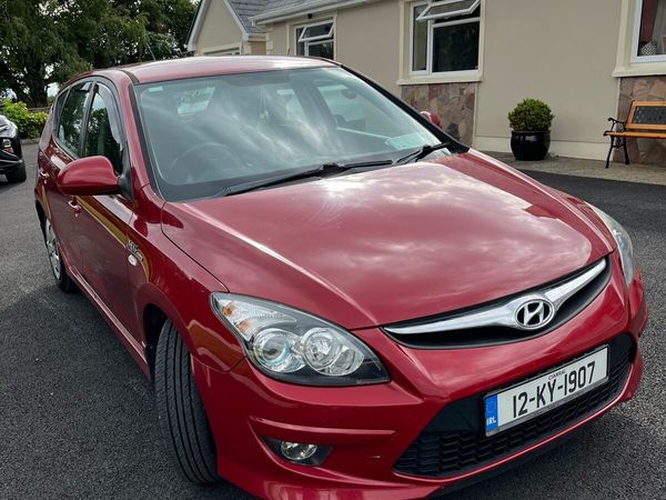 Hyundai i30 MPV, Petrol, 2012, Red