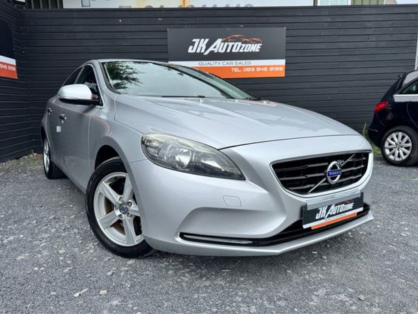 Volvo V40 Hatchback, Petrol, 2014, Silver
