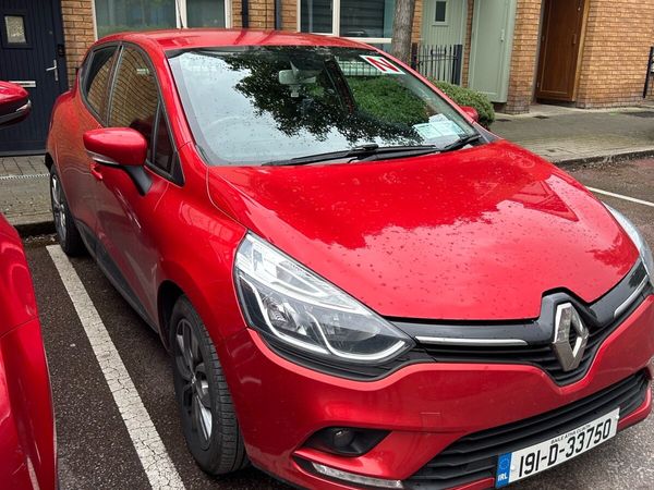 Renault Clio Hatchback, Petrol, 2019, Red