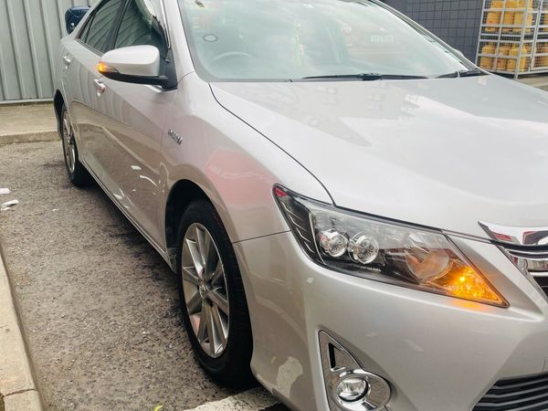 Toyota Camry Saloon, Petrol Hybrid, 2014, Silver