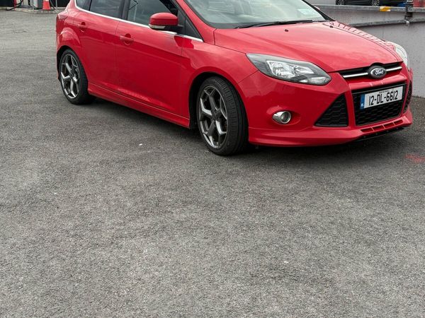 Ford Focus Hatchback, Diesel, 2012, Red