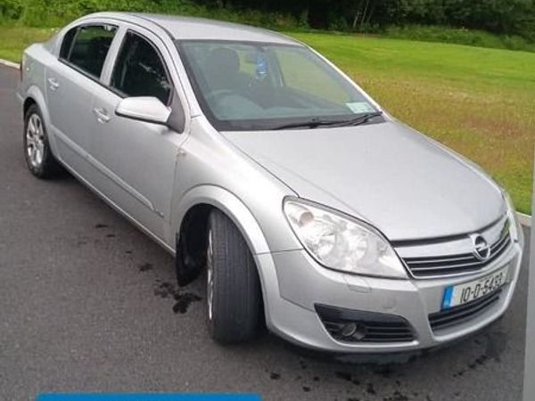 Opel Astra Saloon, Petrol, 2010, Silver