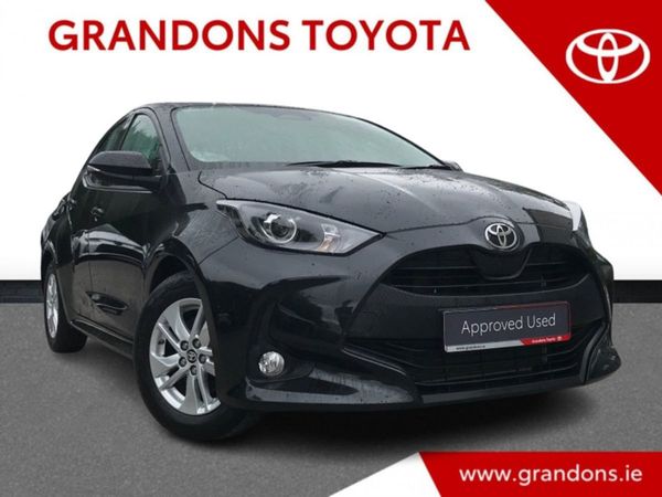 Toyota Yaris Hatchback, Hybrid, 2024, Black