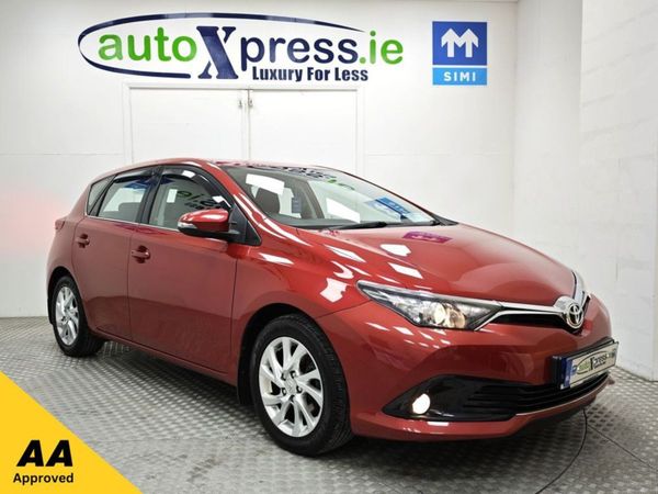 Toyota Auris Hatchback, Petrol, 2016, Red