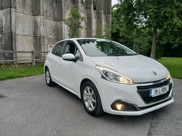Peugeot 208 Hatchback, Diesel, 2019, White