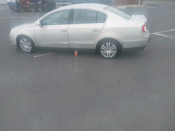 Volkswagen Passat Saloon, Diesel, 2009, Silver