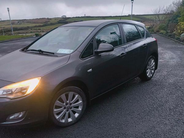 Opel Astra Hatchback, Petrol, 2010, Grey
