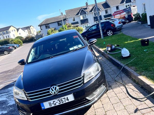 Volkswagen Passat Saloon, Diesel, 2011, Black