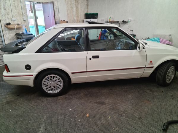 Ford Escort Hatchback, Petrol, 1989, White