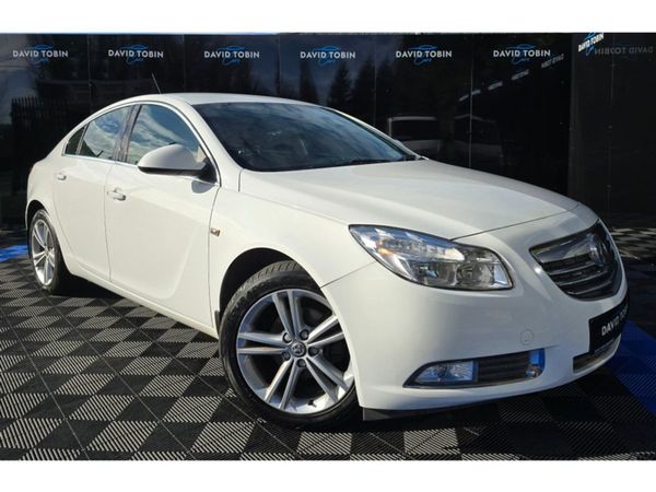 Opel Insignia Hatchback, Diesel, 2014, White