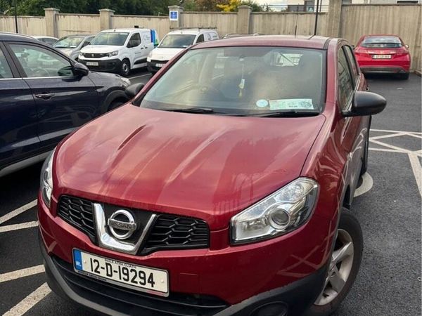 Nissan Qashqai Estate/Jeep, Diesel, 2012, Red