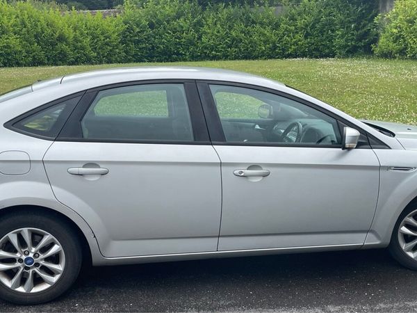 Ford Mondeo Hatchback, Diesel, 2011, Silver