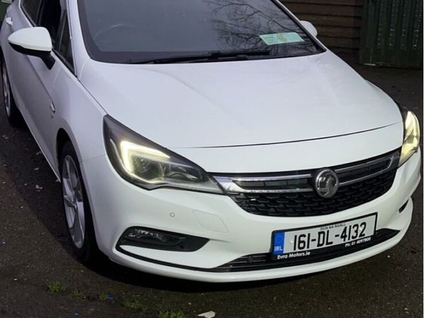 Vauxhall Astra Hatchback, Diesel, 2016, White