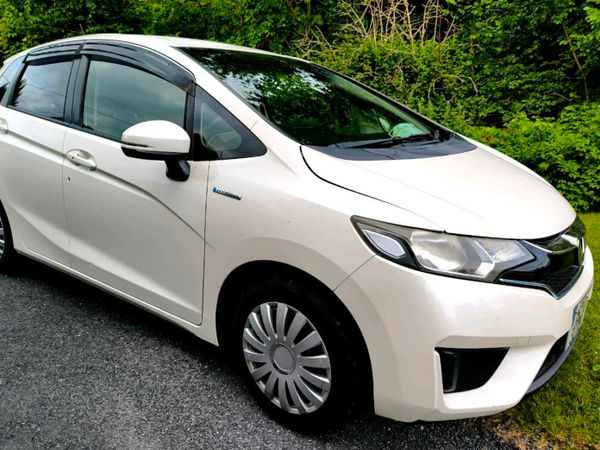 Honda Fit Hatchback, Petrol Hybrid, 2015, White