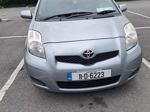 Toyota Yaris Hatchback, Petrol, 2011, Silver