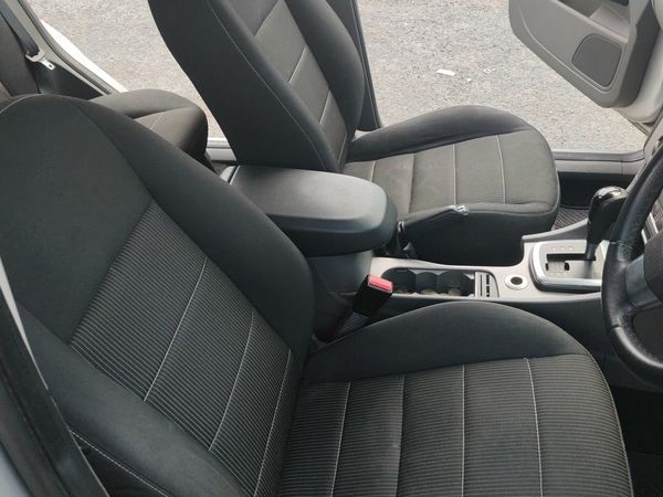 Ford Focus Hatchback, Petrol, 2011, Silver