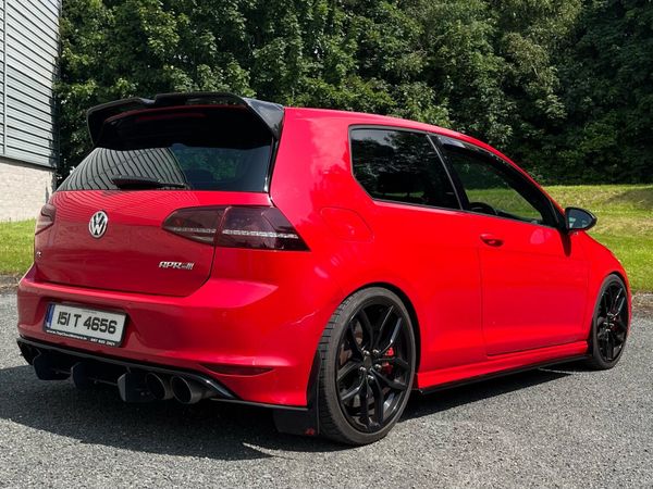 Volkswagen Golf Hatchback, Petrol, 2015, Red