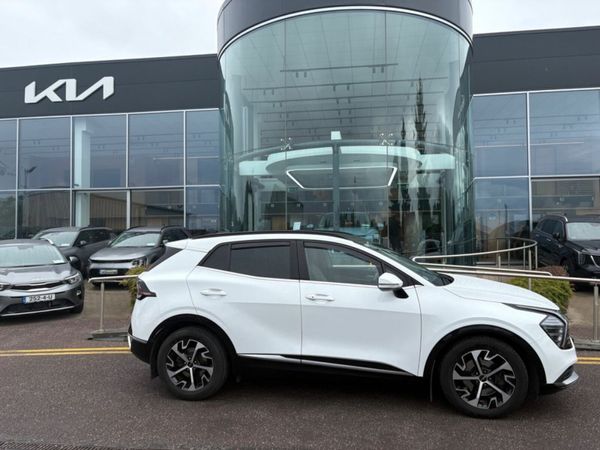 Kia Sportage MPV, Diesel, 2022, White