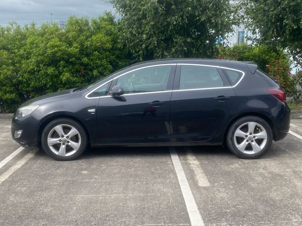 Vauxhall Astra Hatchback, Diesel, 2010, Black