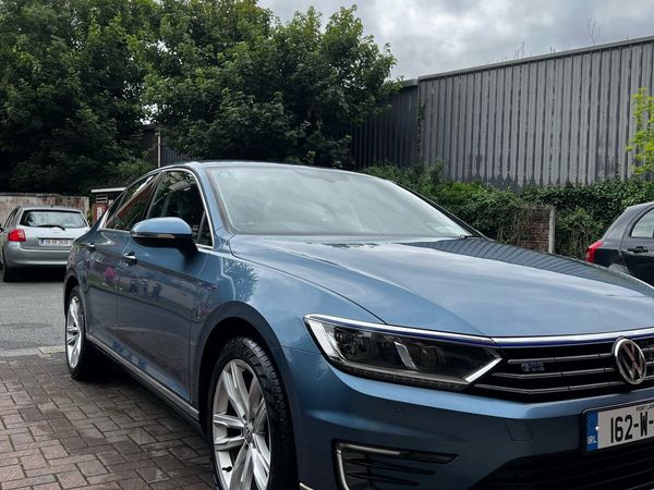 Volkswagen Passat Saloon, Petrol Hybrid, 2016, Blue
