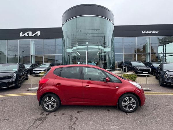 Kia Venga Hatchback, Diesel, 2015, Red