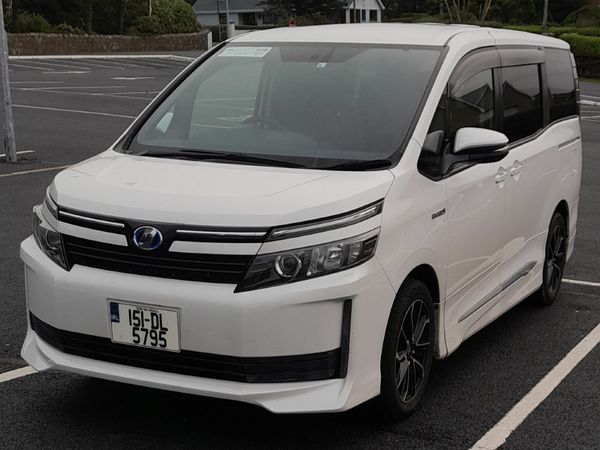 Toyota Voxy MPV, Petrol Hybrid, 2015, White