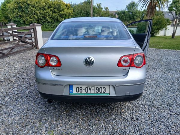 Volkswagen Passat Saloon, Petrol, 2008, Silver