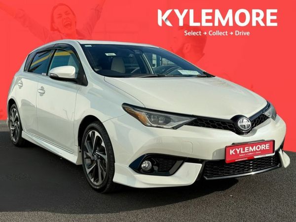Toyota Auris Hatchback, Petrol Hybrid, 2017, White