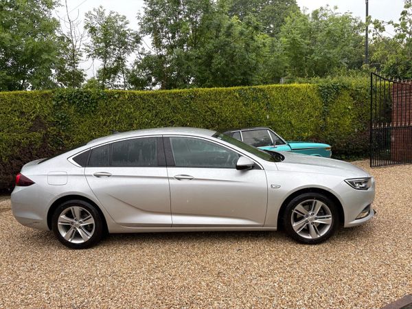 Opel Insignia Hatchback, Diesel, 2019, Grey