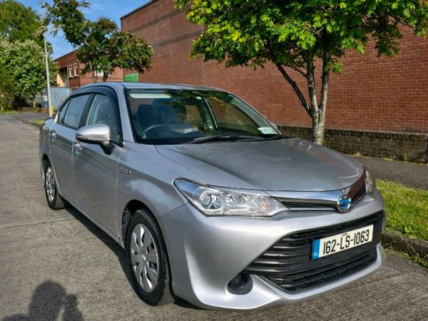 Toyota Corolla Saloon, Petrol Hybrid, 2016, Silver