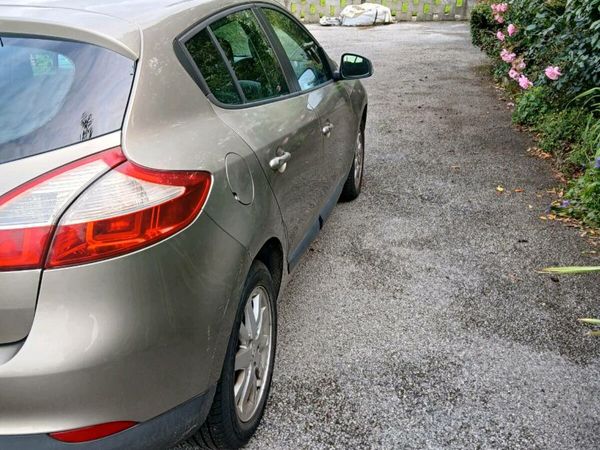 Renault Megane Hatchback, Diesel, 2010, Gold
