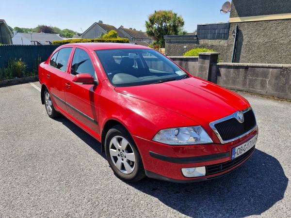 Skoda Octavia Hatchback, Petrol, 2008, Red